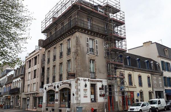 Location d'un échafaudage de façade à Brest pour travaux sur bâtiment Location d'un échafaudage de façade à Brest pour travaux sur bâtiment